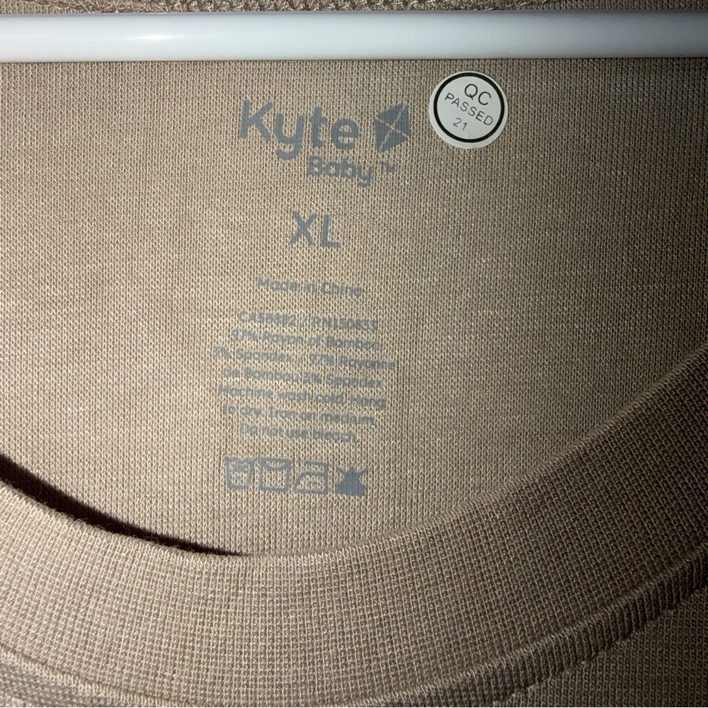 Kyte Baby Women’s NWOT Tan Crewneck Top Ling Sleeve‎ XL - Picture 2 of 3